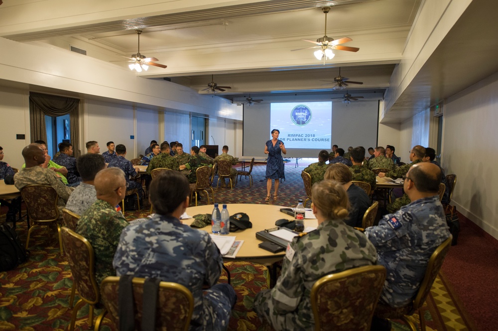 Coodinators Brief Military Leaders on HADR