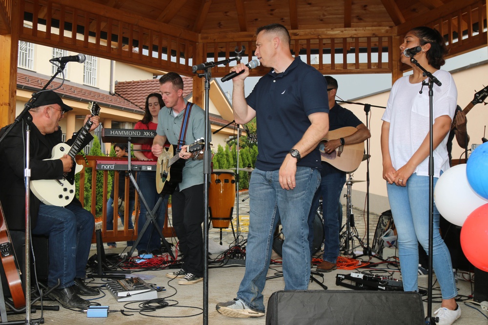 MNBG-E’s ‘Bondsteel Band’ rocks Kosovo US Embassy event