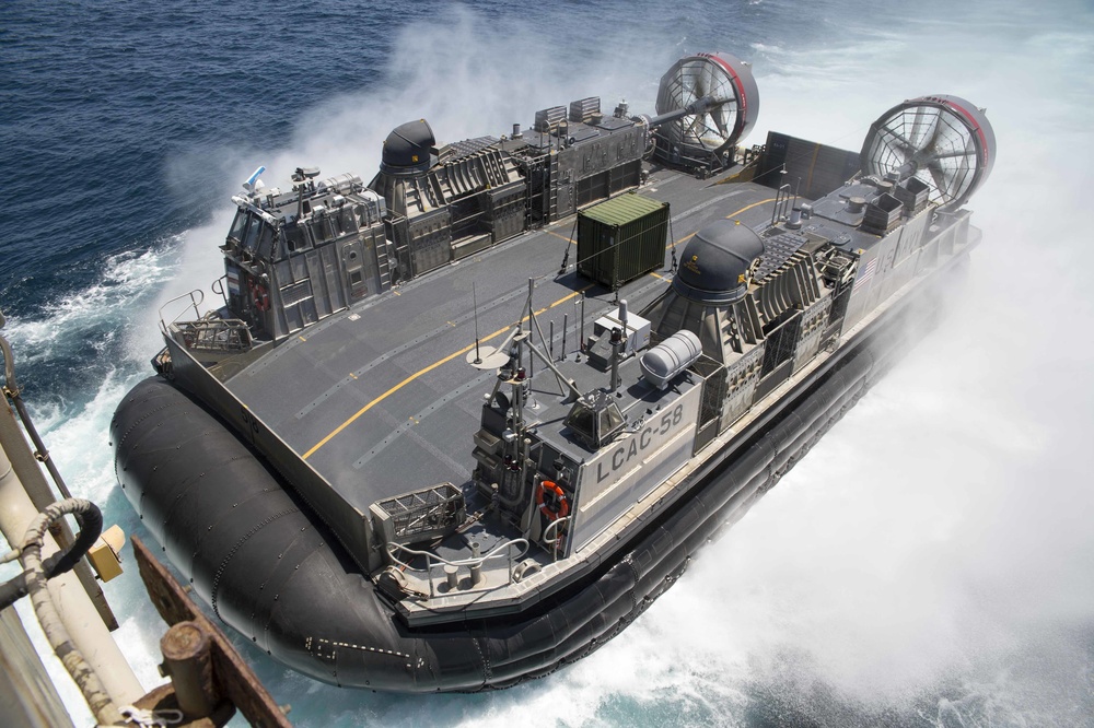 ACU 5 Embarks USS Bonhomme Richard (LHD 6)