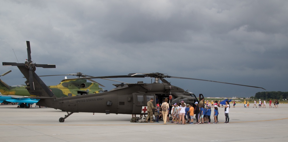 US Soldiers show-off Blackhawk at static display