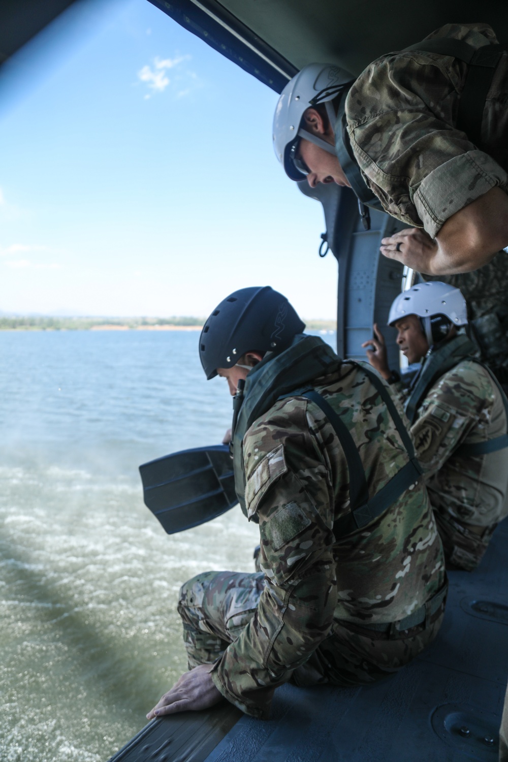 10th Special Forces Group hone water borne capabilities