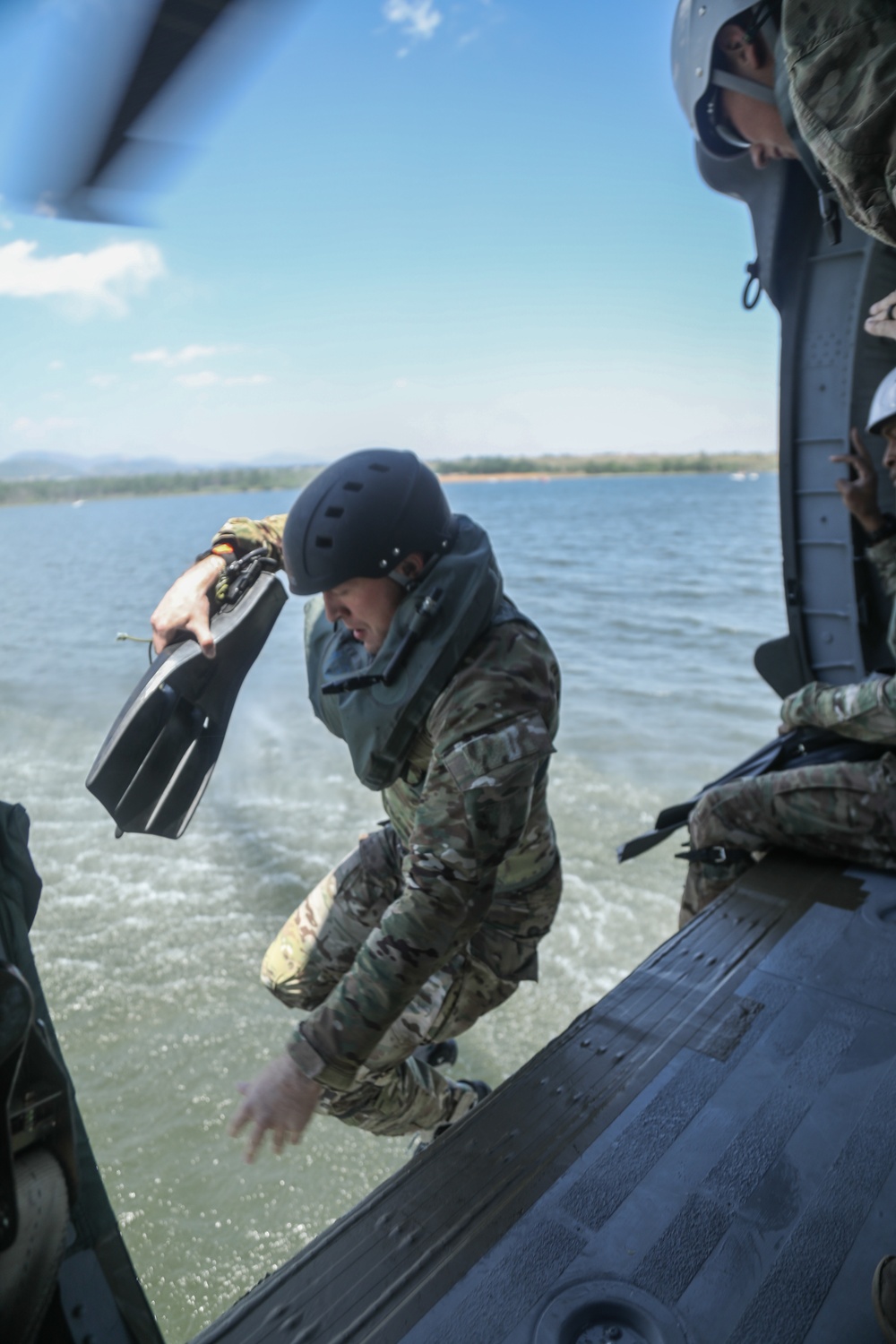 10th Special Forces Group hone water borne capabilities