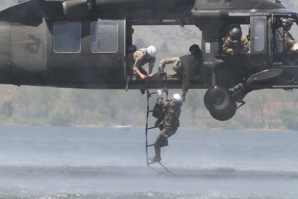10th Special Forces Group Hone Waterborne Skills
