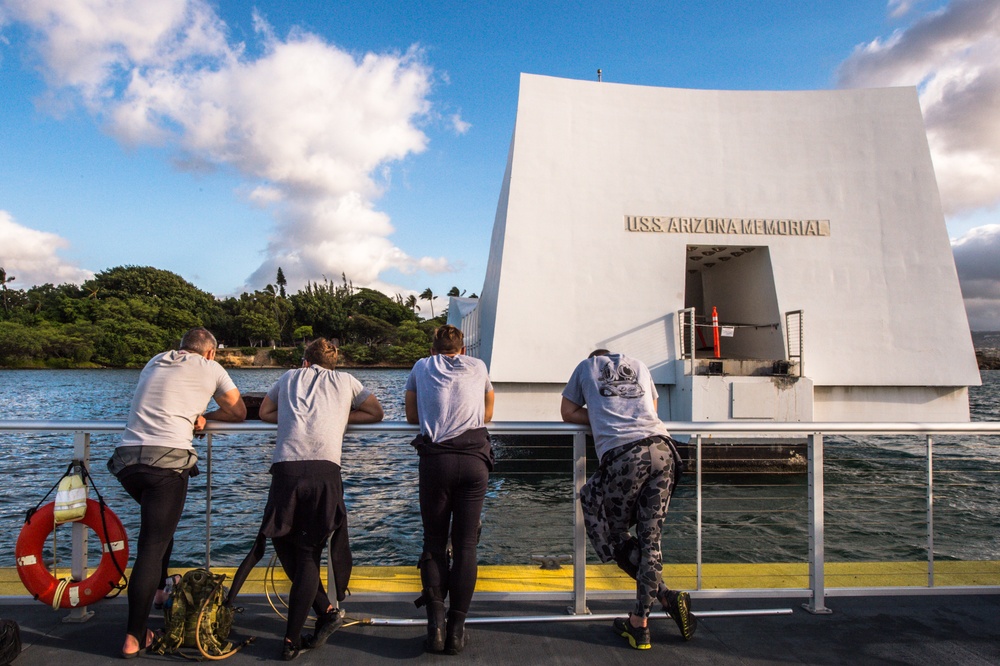 MDSU-1 and Royal Australian Navy divers at USS Arizona Memorial