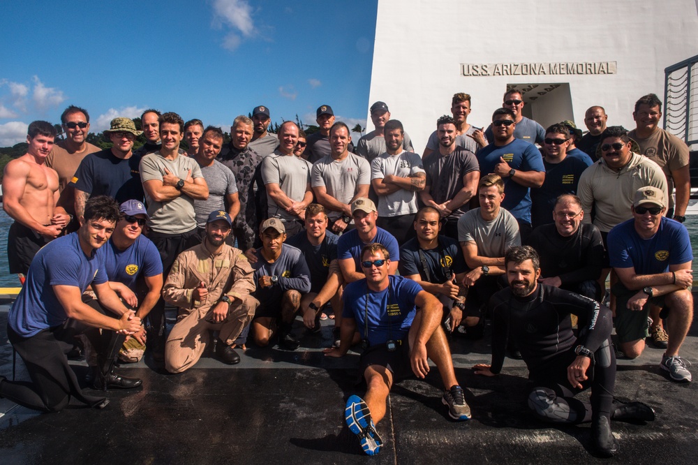 MDSU 1 and Royal Australian Navy divers at USS Arizona Memorial