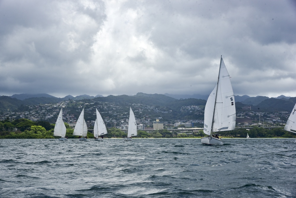 Service Members Sail in Rainbow Bay Marina Regatta