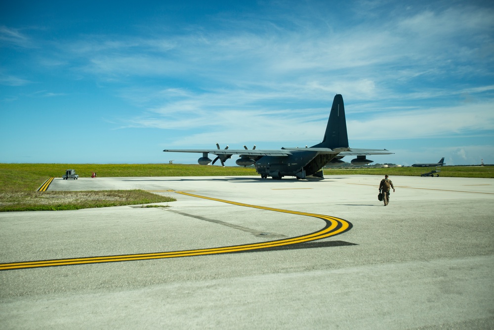 Force reconnaissance Marines conduct free fall operations