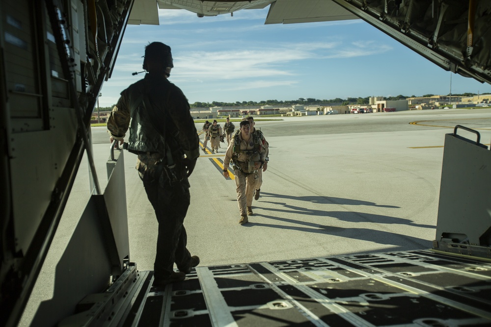 Force reconnaissance Marines conduct free fall operations