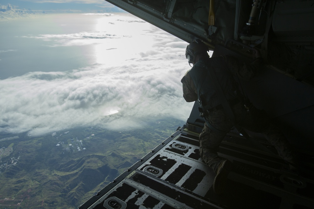 Force reconnaissance Marines conduct free fall operations