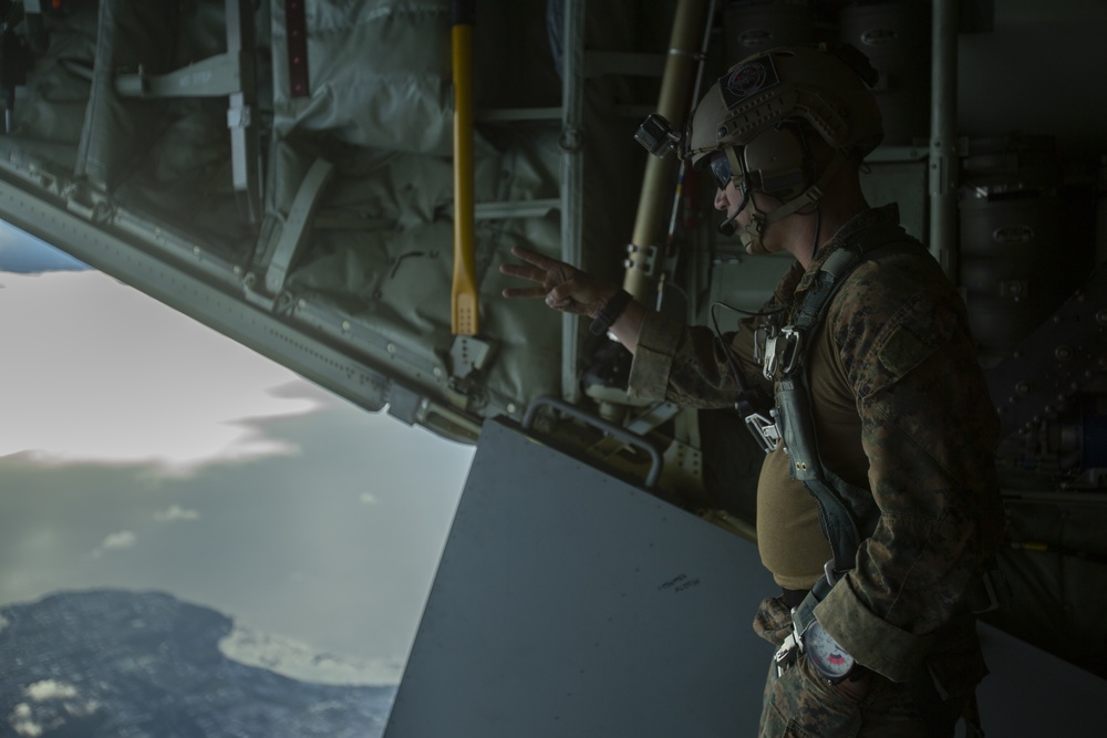 Force reconnaissance Marines conduct free fall operations