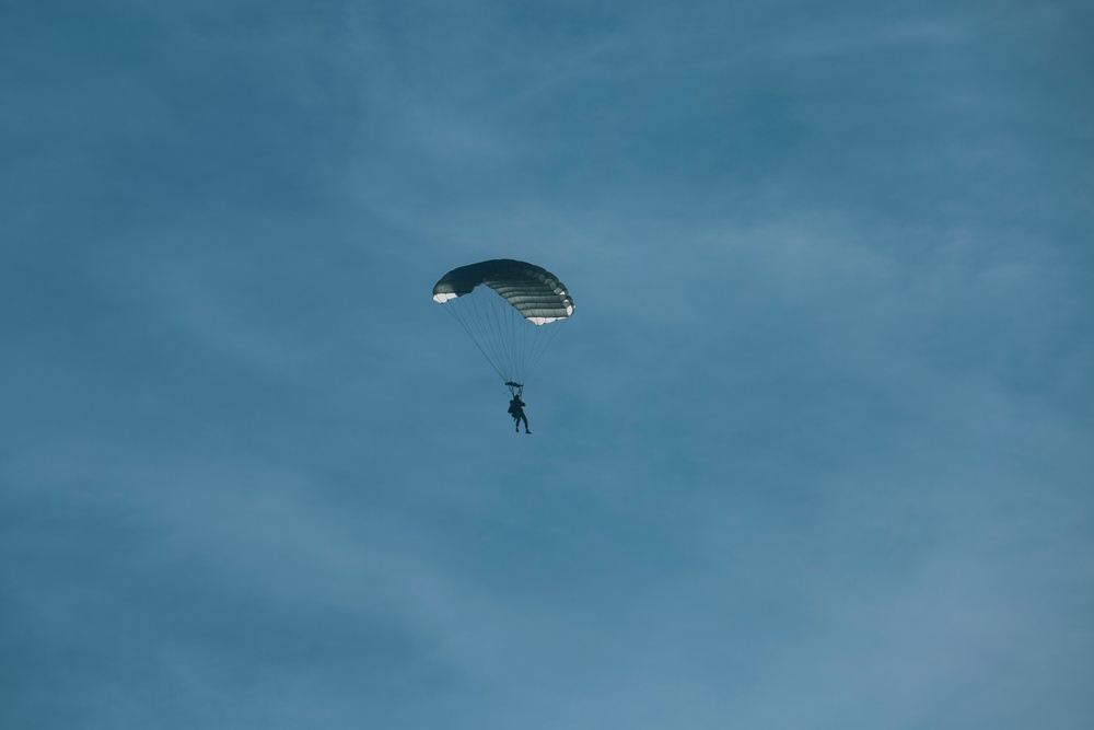 Force reconnaissance Marines conduct free fall operations