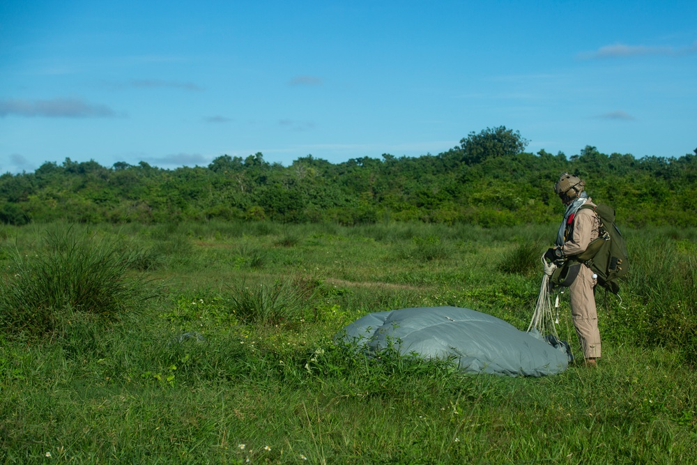 Force reconnaissance Marines conduct free fall operations