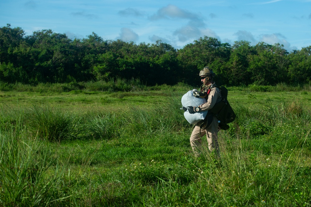 Force reconnaissance Marines conduct free fall operations