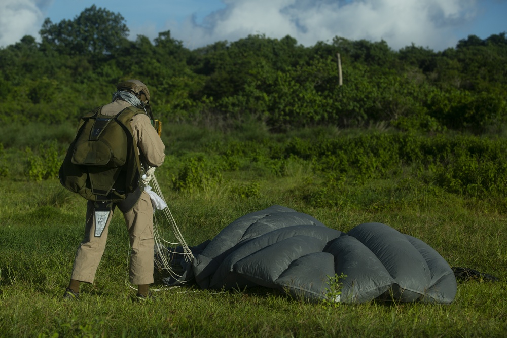 Force reconnaissance Marines conduct free fall operations