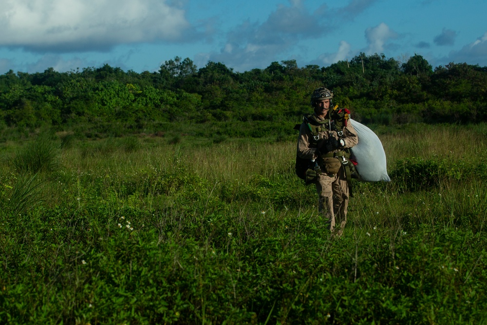 Force reconnaissance Marines conduct free fall operations