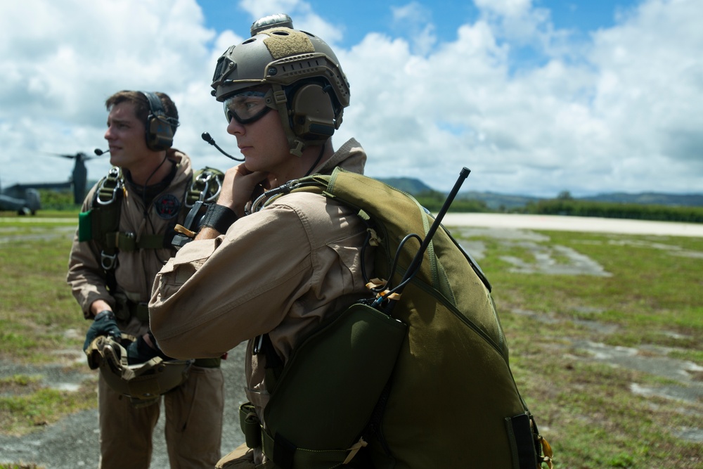 Force reconnaissance Marines conduct free fall operations