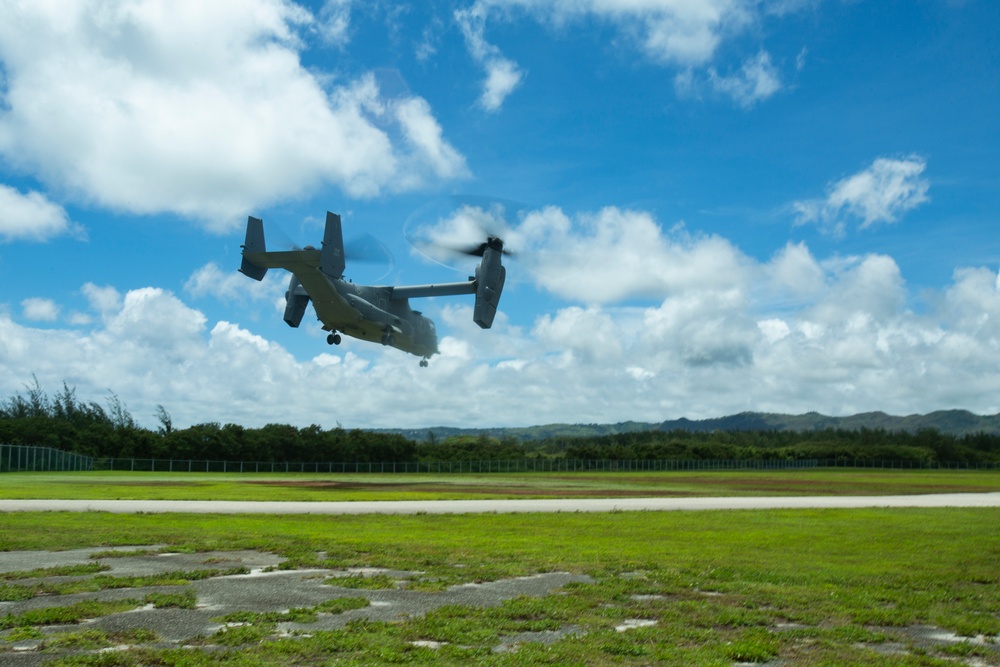 Force reconnaissance Marines conduct free fall operations