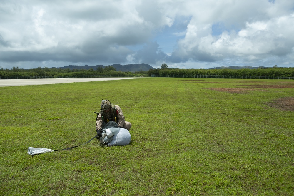 Force reconnaissance Marines conduct free fall operations