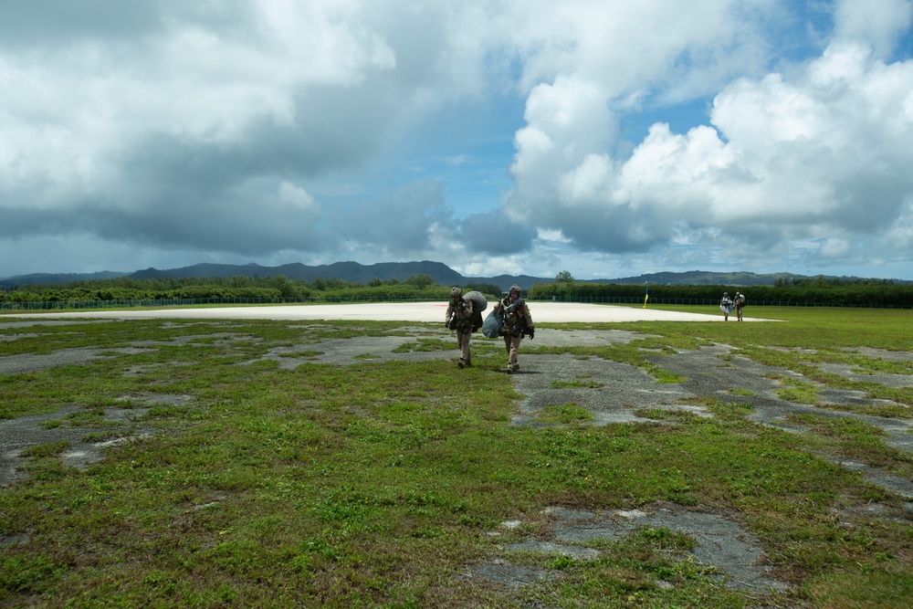 Force reconnaissance Marines conduct free fall operations