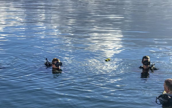 Australia, U.S. Dive USS Arizona during RIMPAC