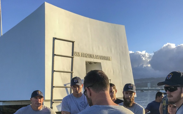 Australia, U.S. Dive USS Arizona during RIMPAC