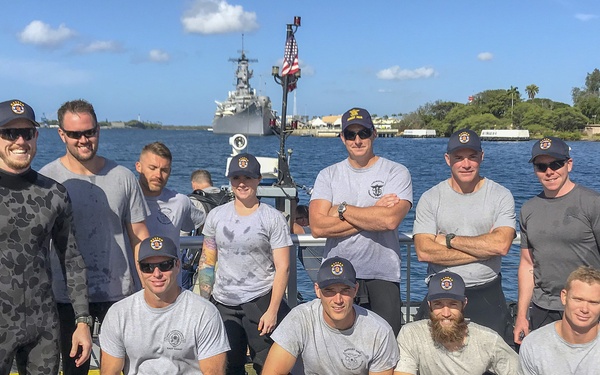 Australia, U.S. Dive USS Arizona during RIMPAC