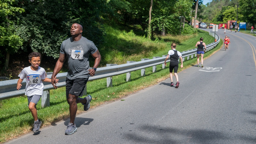 DVIDS - Images - MWR Holds Mud Run [Image 7 of 16]