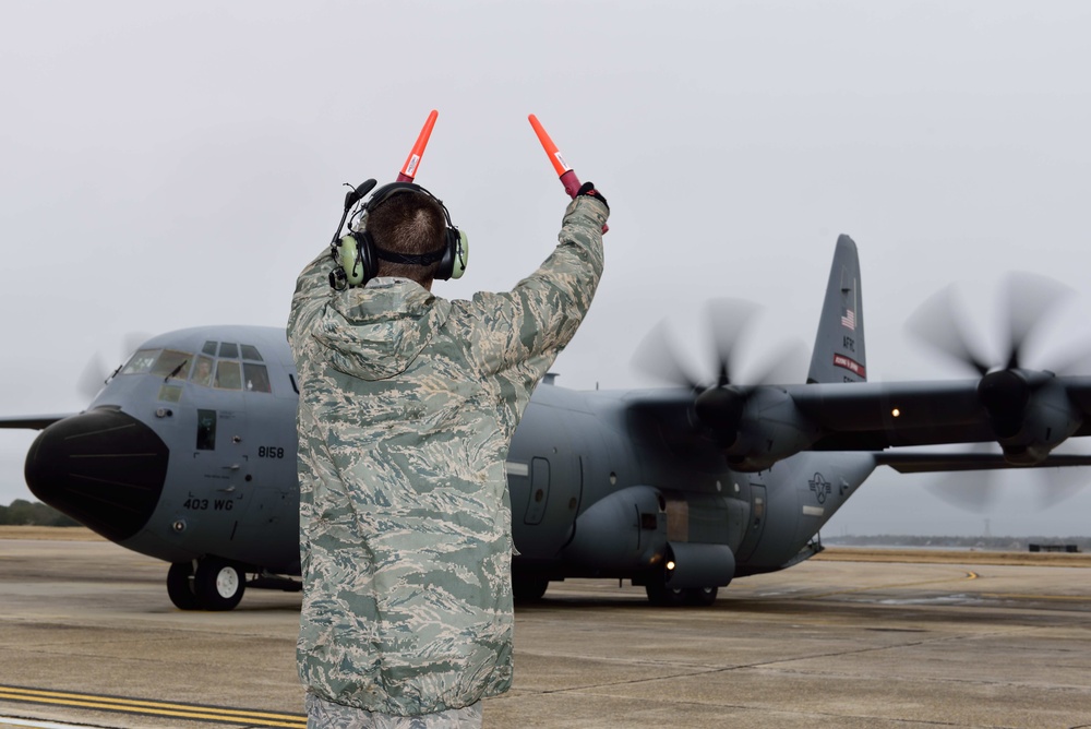 815th Airlift Squadron deploys