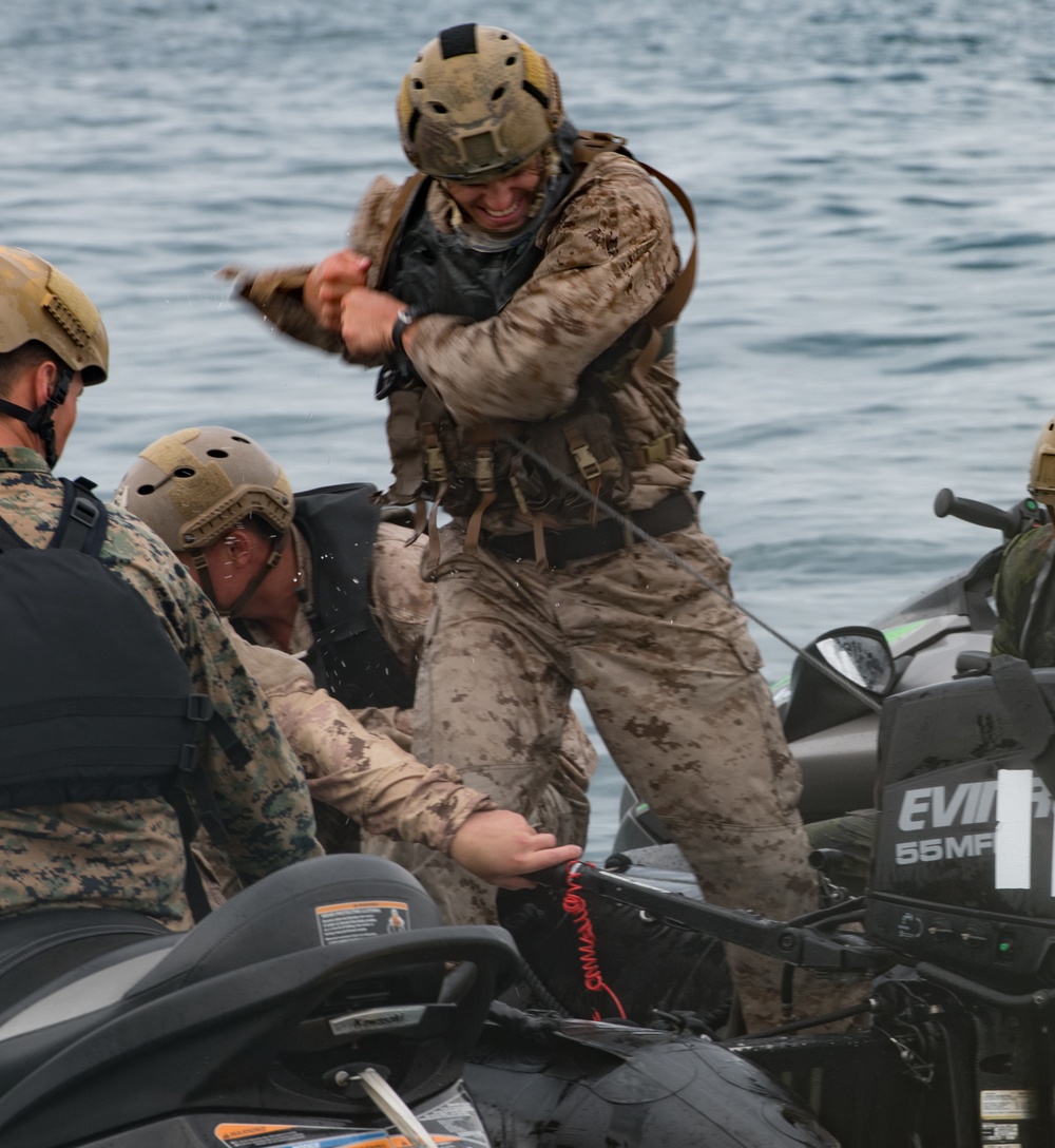 Recon Helo Casting Training RIMPAC 2018