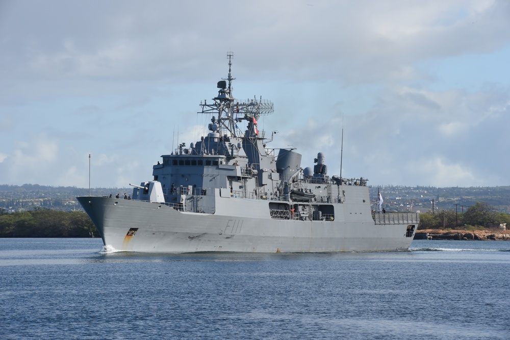 HMNZS Te Mana (F111) departs Pearl Harbor