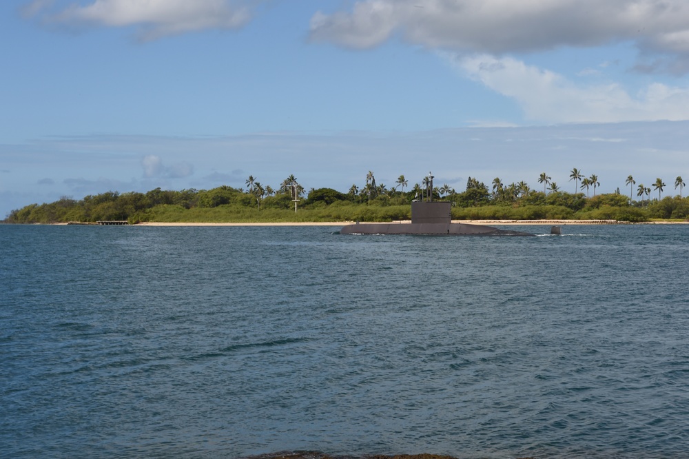 Republic of Korea submarine ROKS Park Wi (SS 065) departs Pearl Harbor