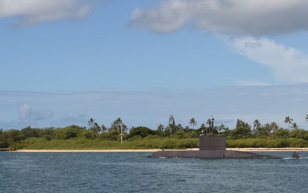 Republic of Korea submarine ROKS Park Wi (SS 065) departs Pearl Harbor