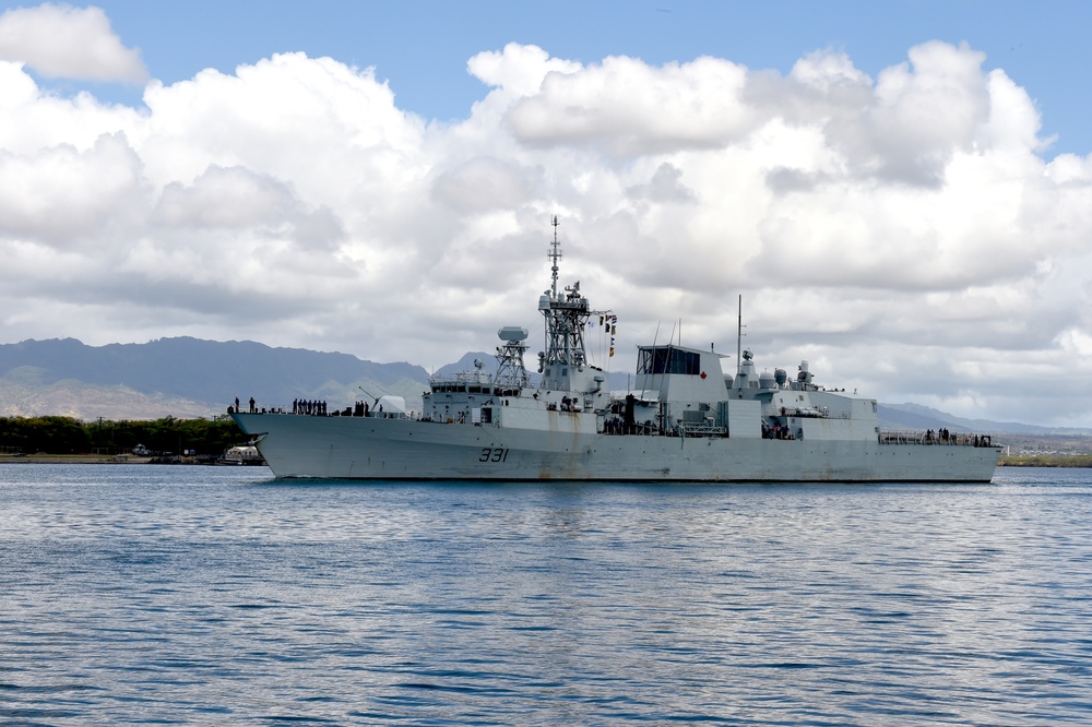 DVIDS - Images - HMCS Vancouver departs Pearl Harbor [Image 6 of 11]