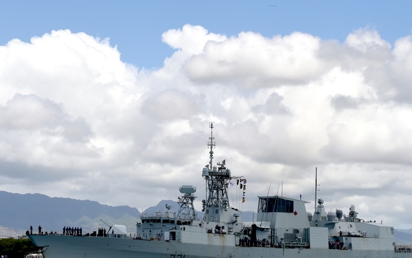 HMCS Vancouver departs Pearl Harbor