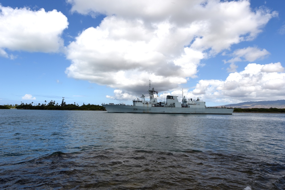 HMCS Vancouver departs Pearl Harbor during RIMPAC 2018