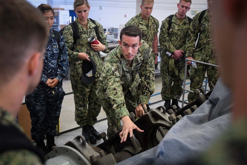 Basic Division Officer Course Students Receive Engineering Training