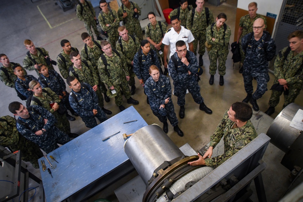 Basic Division Officer Course Students Receive Engineering Training