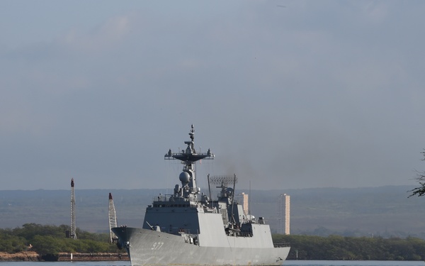 The Republic of Korea Navy destroyer Dae Jo Yeong leaves Pearl Harbor