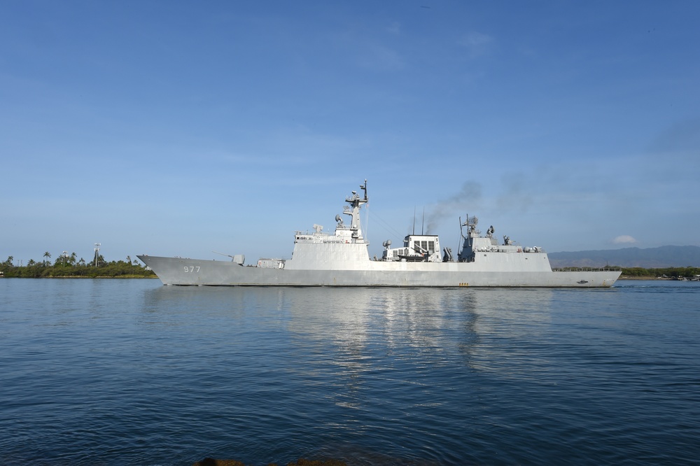 Republic of Korea Navy destroyer Dae Jo Yeong leaves Pearl Harbor