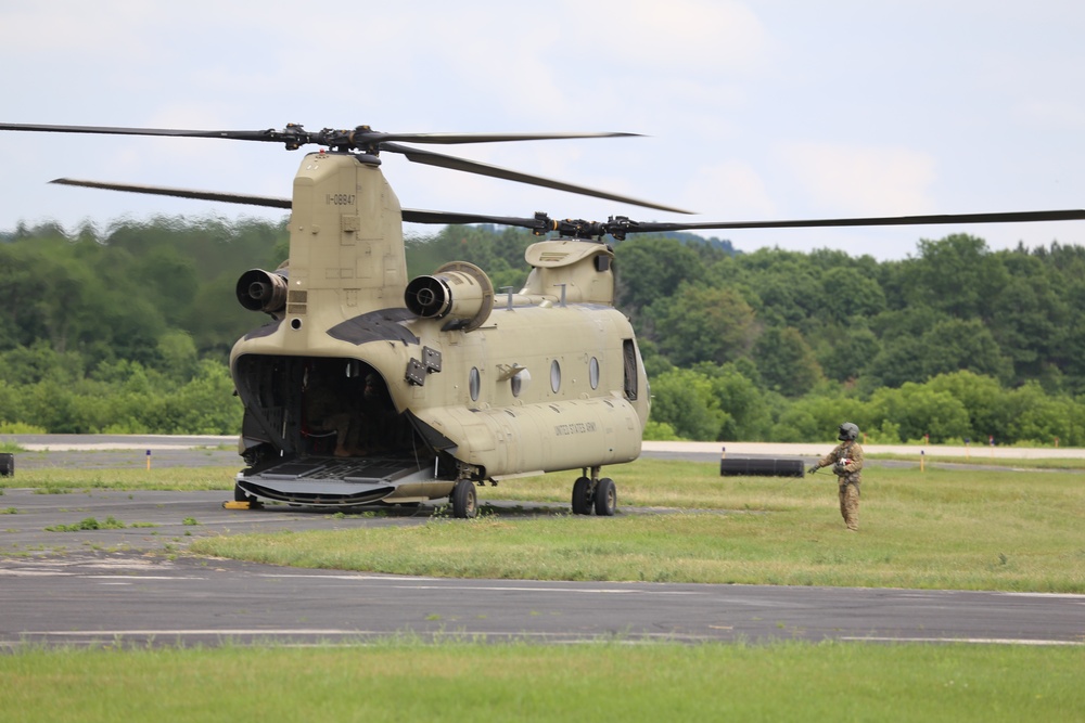 Chinook helicopter, crew supports Fort McCoy training