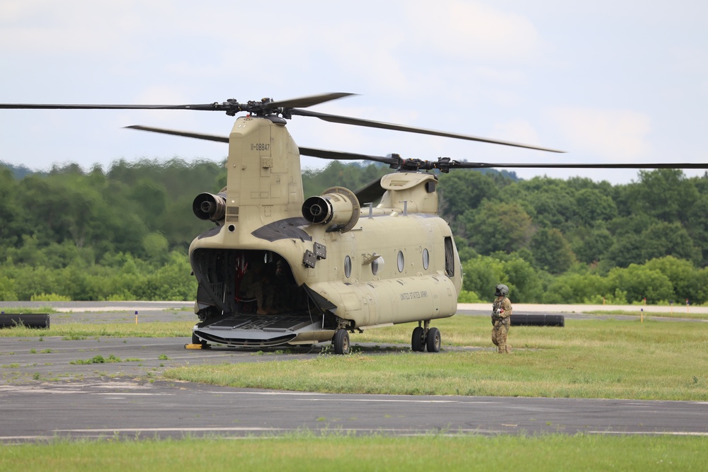 Chinook helicopter, crew supports Fort McCoy training