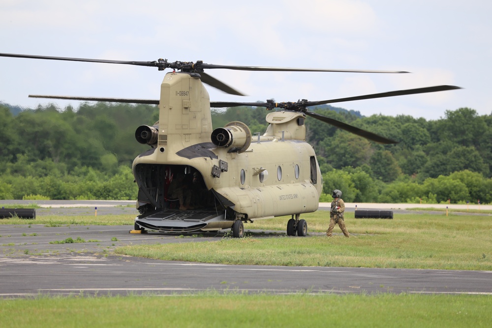 Chinook helicopter, crew supports Fort McCoy training