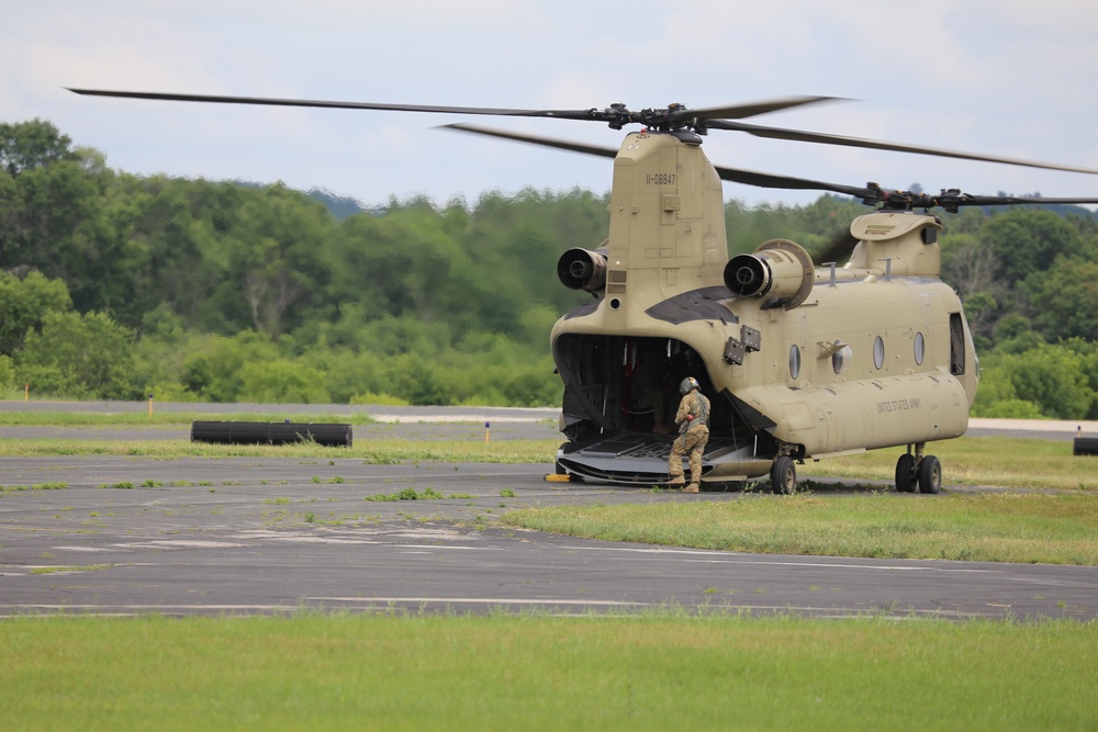 Chinook helicopter, crew supports Fort McCoy training
