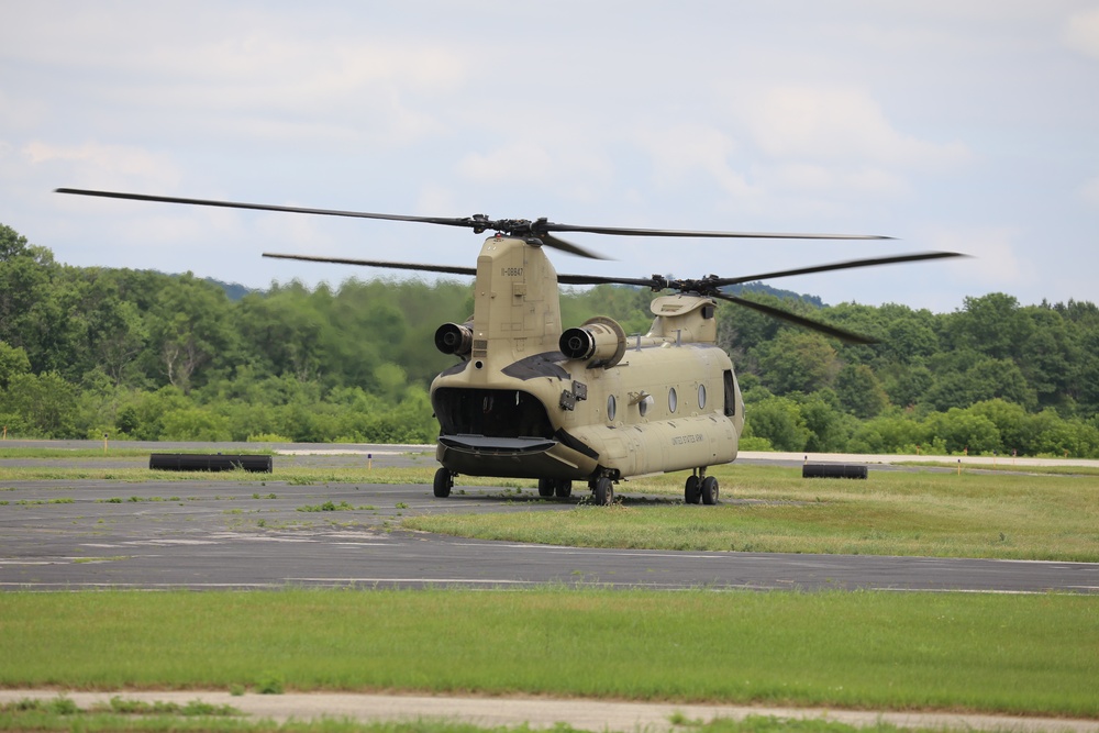 Chinook helicopter, crew supports Fort McCoy training
