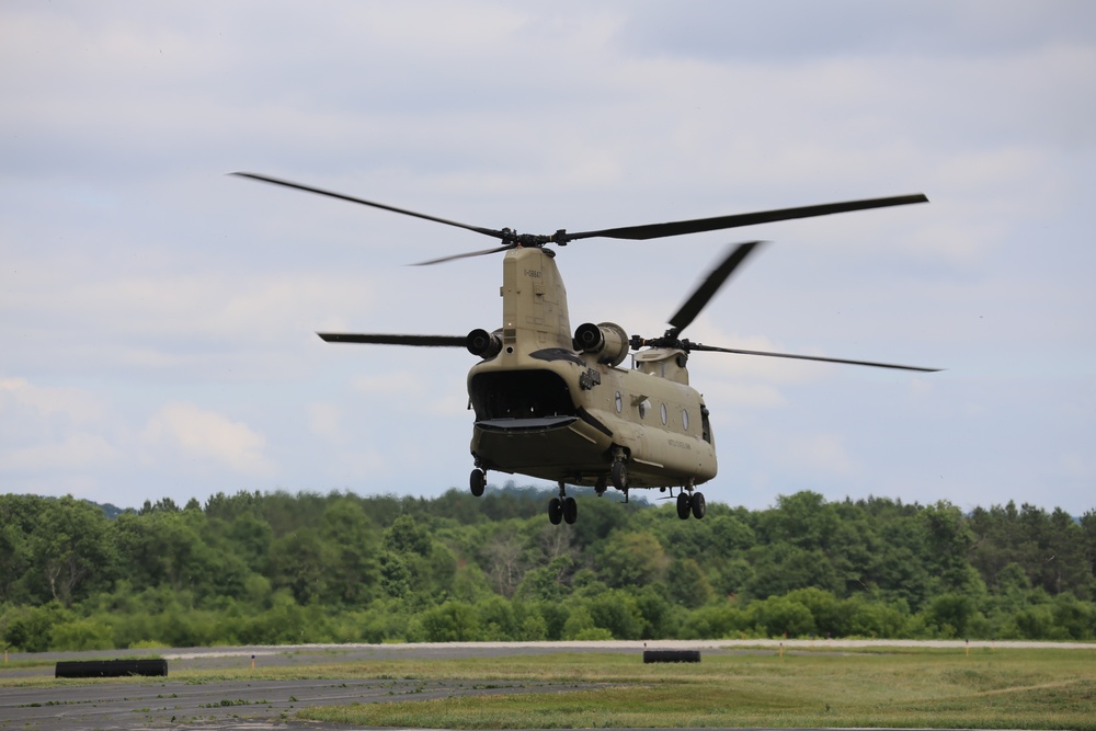 Chinook helicopter, crew supports Fort McCoy training