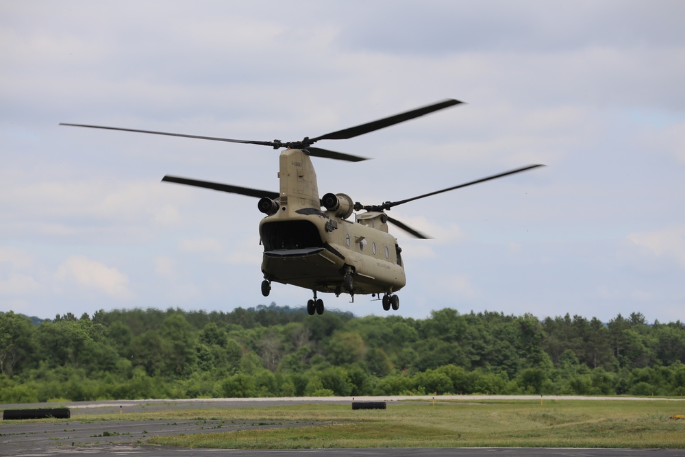 Chinook helicopter, crew supports Fort McCoy training