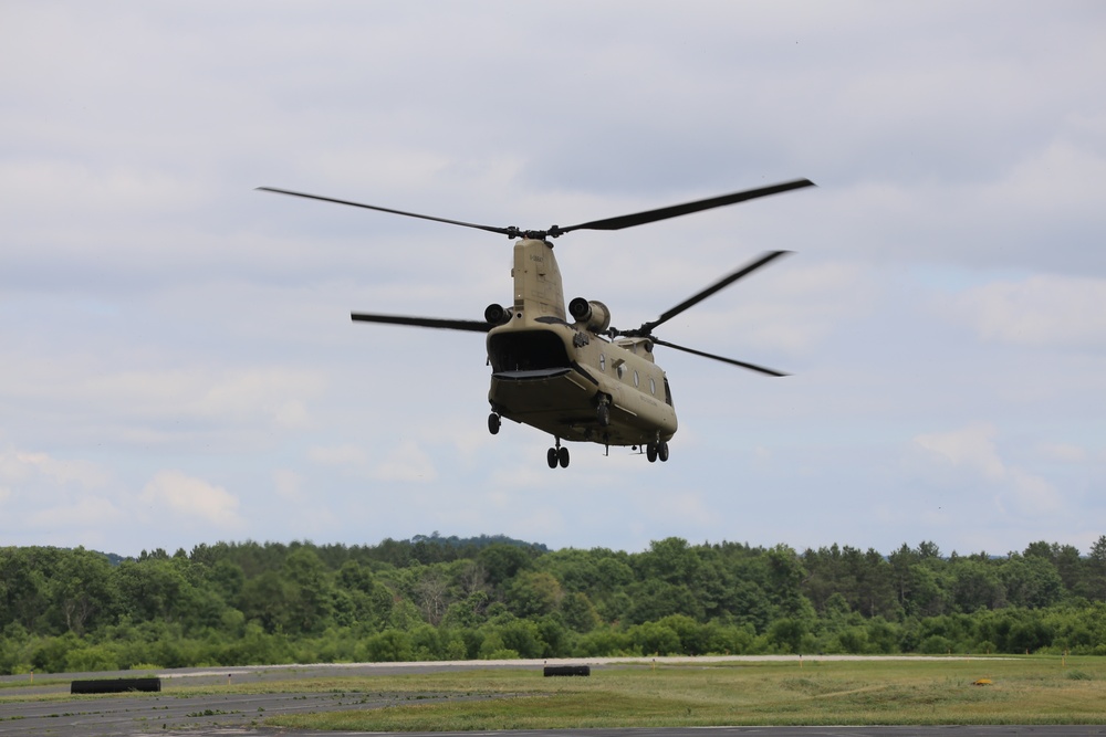 Chinook helicopter, crew supports Fort McCoy training