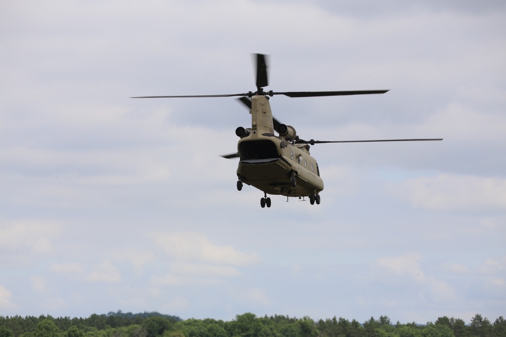 Chinook helicopter, crew supports Fort McCoy training