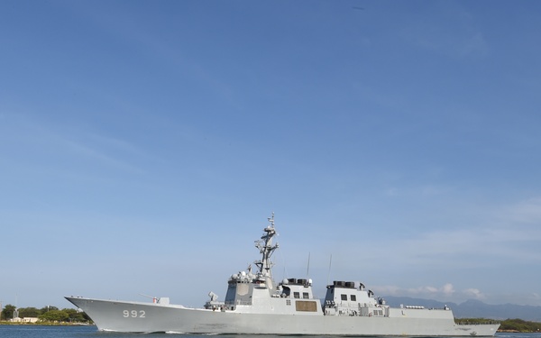 The Republic of Korea Navy destroyer Yulgok Yi I (DDG 992) leaves Pearl Harbor