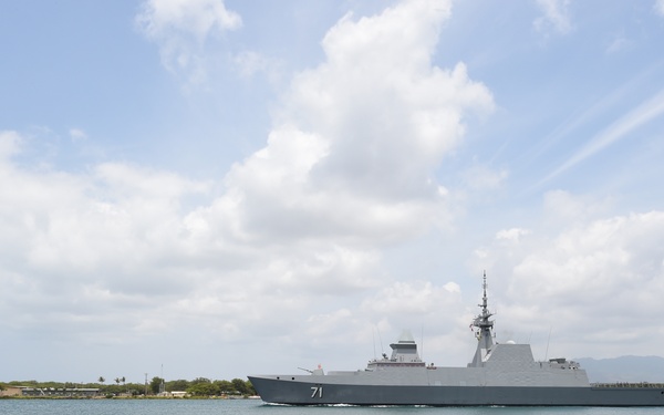 RSS Tenacious (71) leaves Pearl Harbor